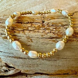 Handmade 14k gold filled bead + freshwater pearl stretch bracelet